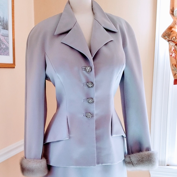 Victor Costa Dresses & Skirts - Victor Costa Silver Suit 🌺 Stunning 🌺